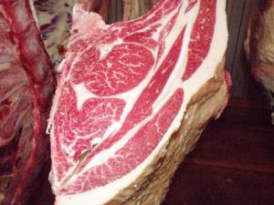 周年放牧で肥育した枝肉の写真 周年放牧で肥育した枝肉の写真