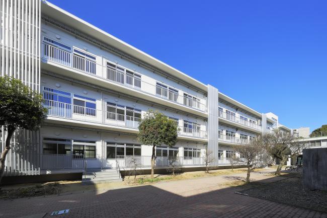 第一高校（普通教室棟）外観
