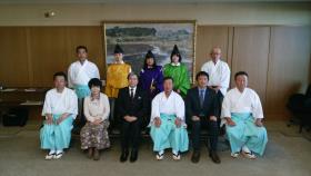 南阿蘇村長野岩戸神楽交流団の皆様と記念撮影 南阿蘇村長野岩戸神楽交流団の皆様と記念撮影