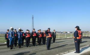 年頭特別街頭活動出発式の署長申告をしている状況