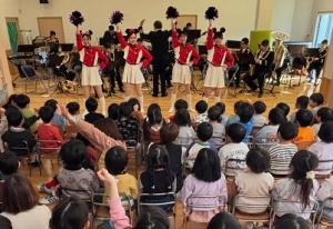 ひかり幼児園での演奏の写真