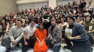 展示会での集合写真