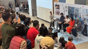 台湾台北市で実施した座談会で、登壇者が話している様子の写真です。