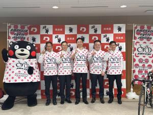 あまいちポーズ(写真左から 末松宇城市長 馬場天草市長 木村熊本県知事 堀江上天草市長 山﨑苓北町長)