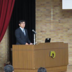 説明をする中体連理事長